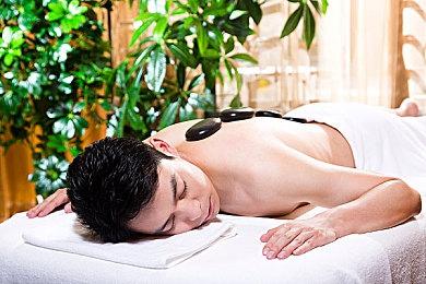 俄罗斯女主播直播过程中遭愤怒邻居闯入掀翻设备